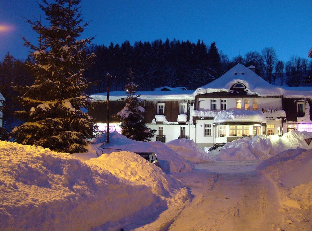 Hotel Prom Svoboda nad Upou Luaran gambar