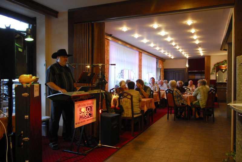 Hotel Prom Svoboda nad Upou Luaran gambar