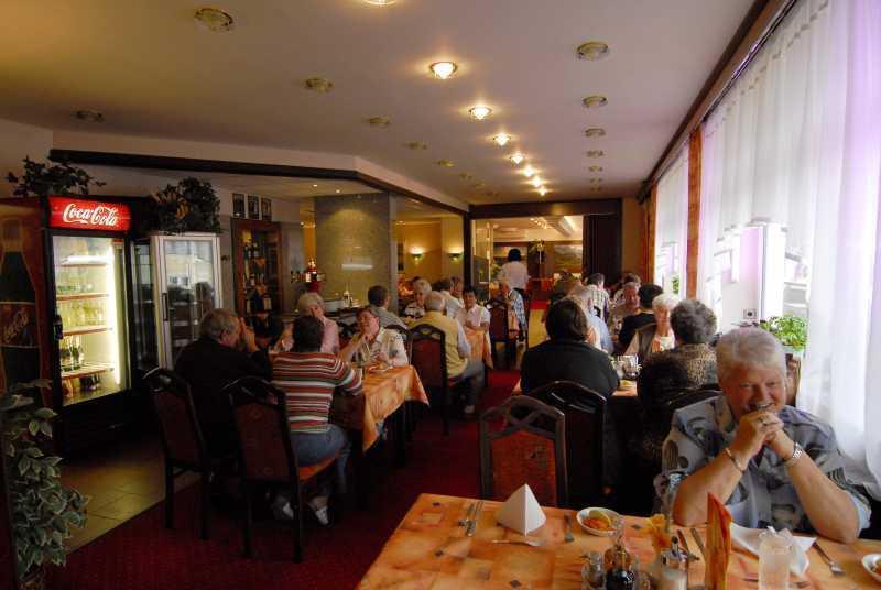 Hotel Prom Svoboda nad Upou Luaran gambar