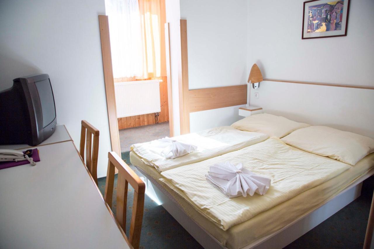 Hotel Prom Svoboda nad Upou Luaran gambar