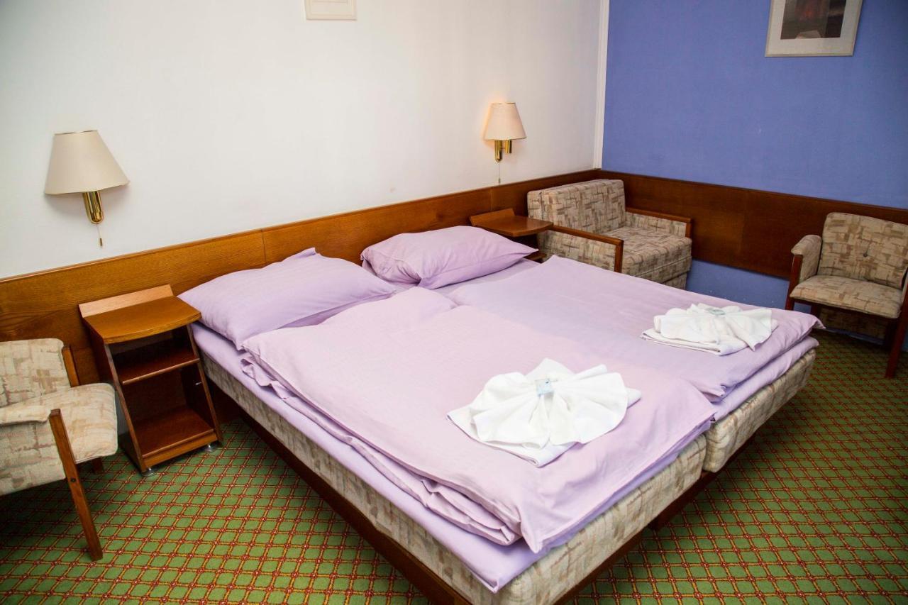 Hotel Prom Svoboda nad Upou Luaran gambar