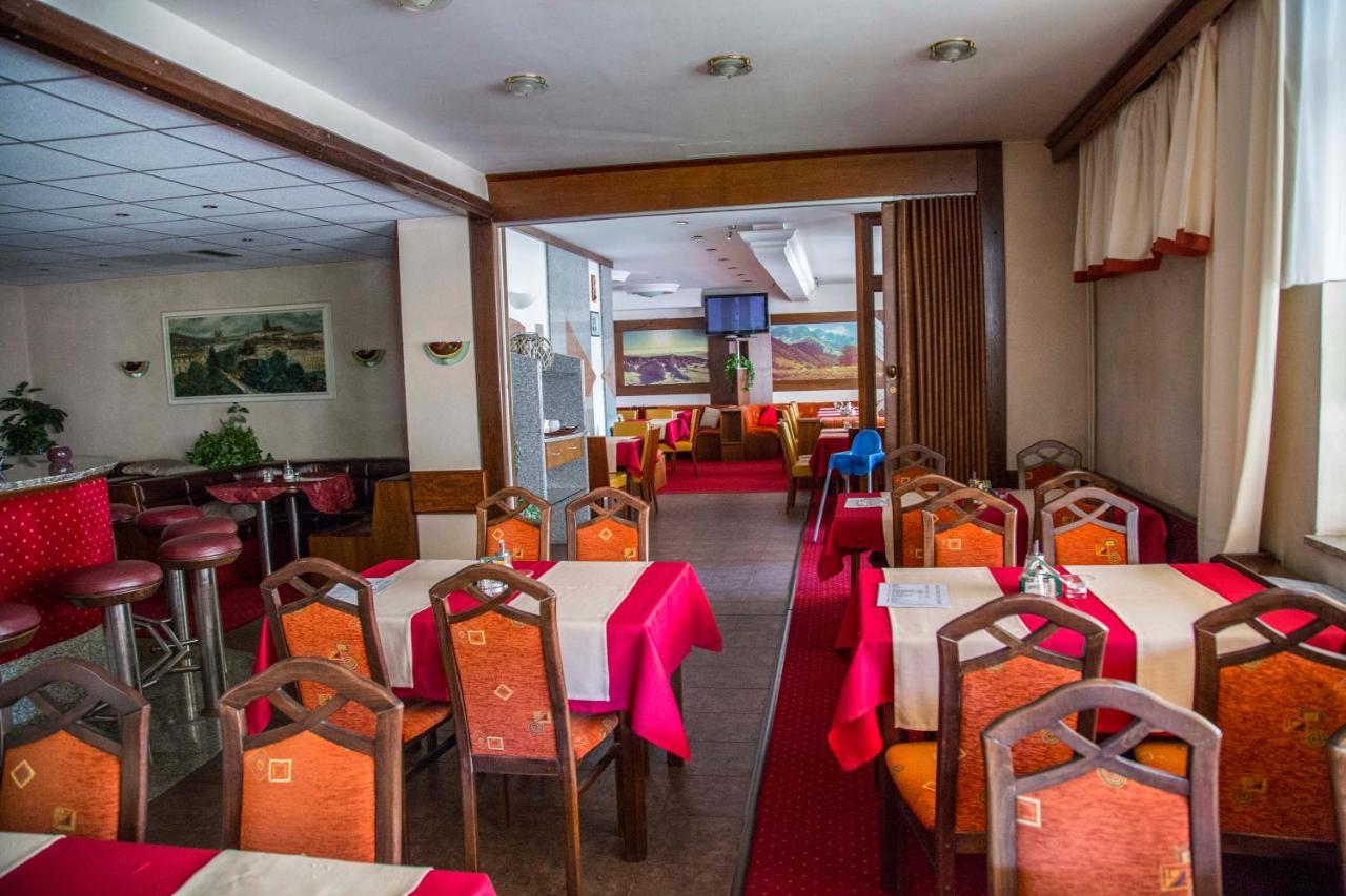 Hotel Prom Svoboda nad Upou Luaran gambar